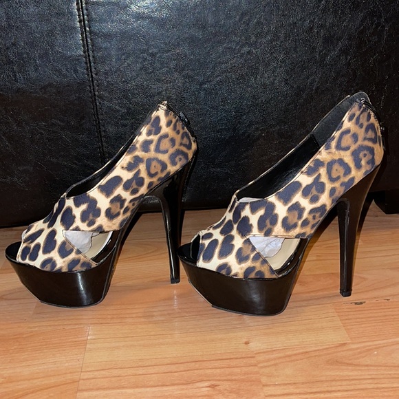 ♠️SCENE LEOPARD🐆PRINT BLACK/TAN/ BROWN STILETTO👠 - Picture 4 of 8